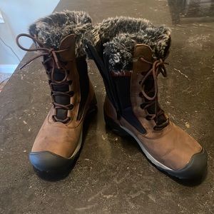 Keen women’s waterproof short boot